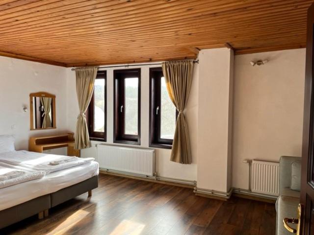 Бор И Шишарка Varzilkovtsi Exterior foto